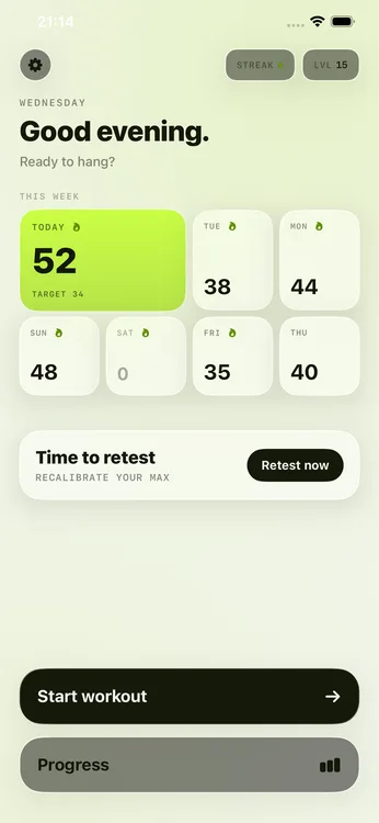 MaxPull home screen in light mode, showing today's target, weekly reps, streak and level